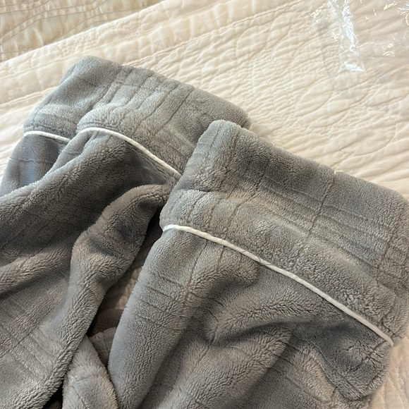Lands End Grey robe - Picture 11 of 11
